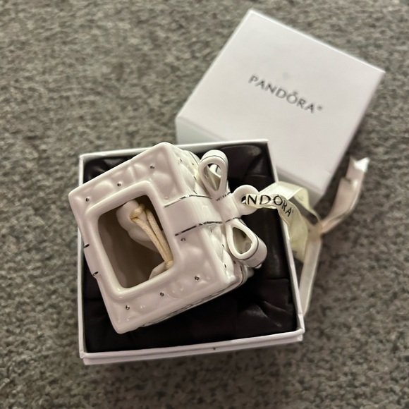 Pandora 🎁ornament NIB 2016 collectible - Picture 3 of 8